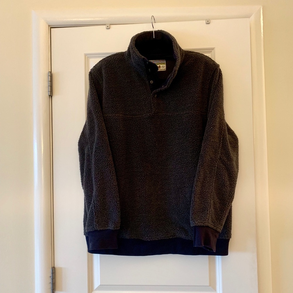 Navy blue fleece with pockets and button closure